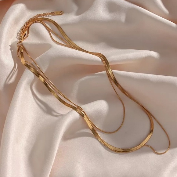 NEW 3 LAYERS 18K GOLD SNAKE CHAIN NECKLACE, NICE NECKLACE, CUTE NECKLACE - Picture 3 of 5